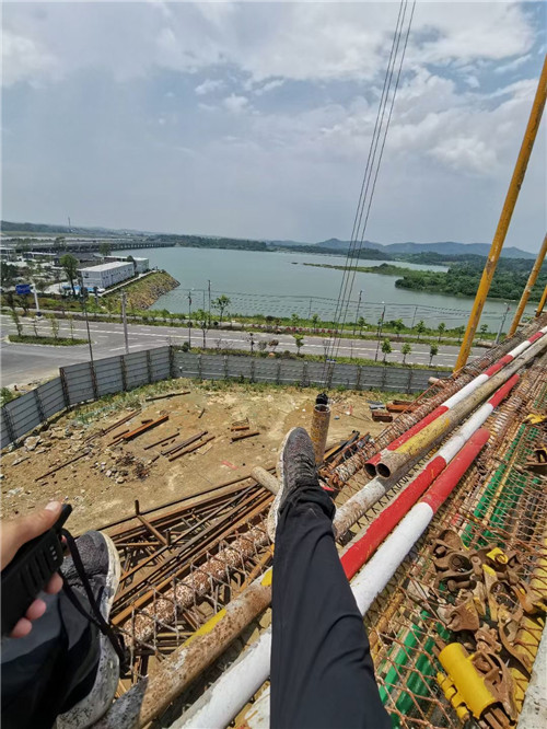 大箐山县作业中发生设备损坏或人员意外，责任怎么划分？